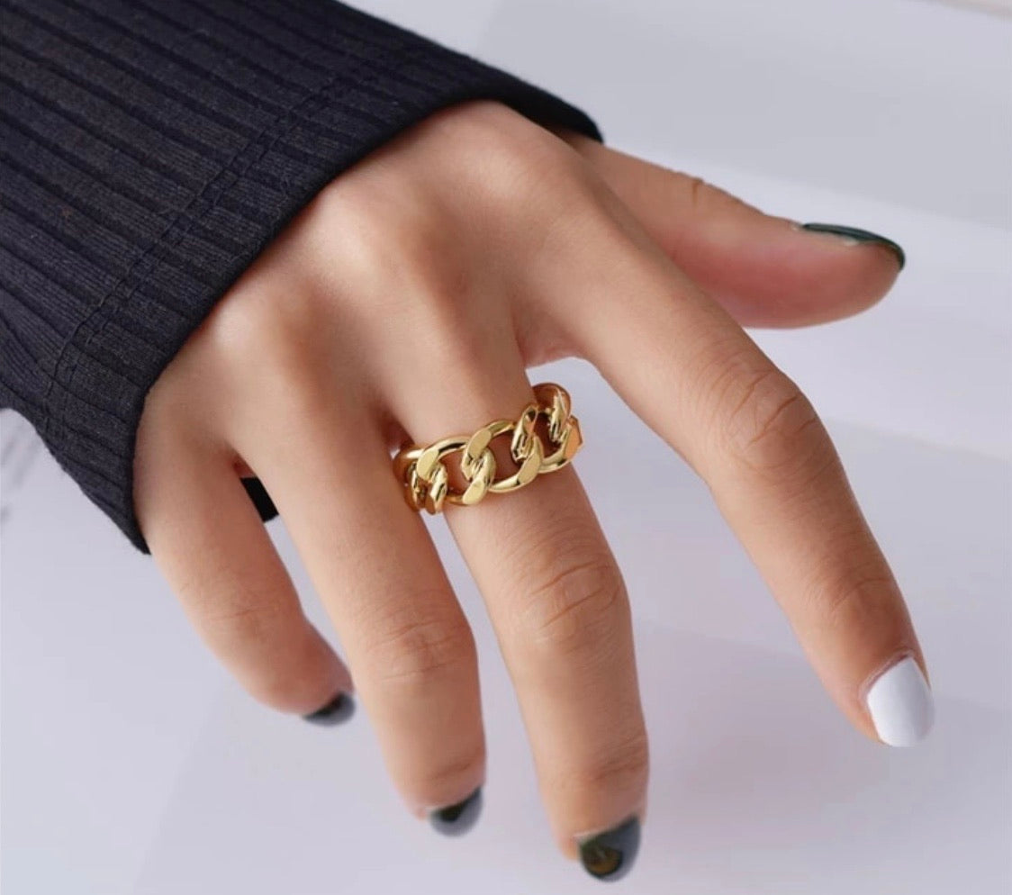 gold-chain-circle-thumb-ring.jpg